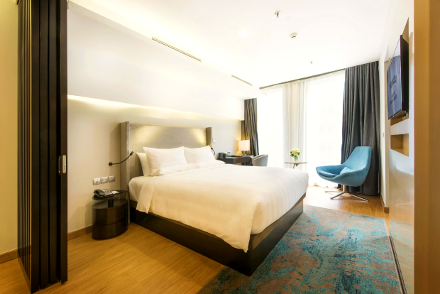 Phòng ngủ tại khách sạn Novotel Suites Hà Nội