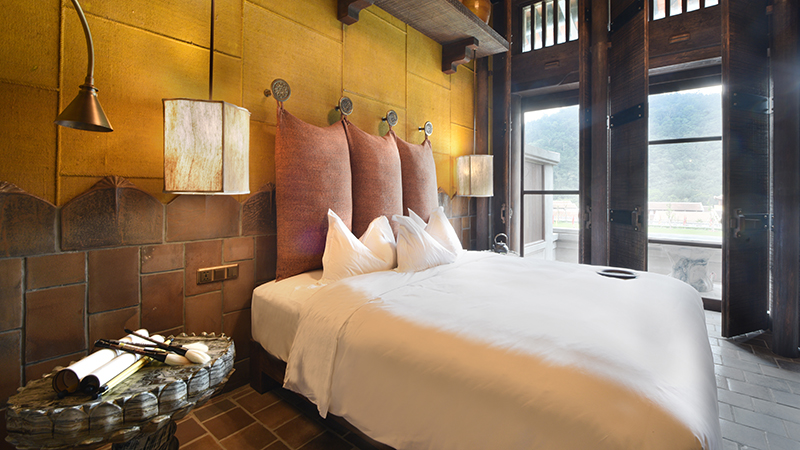 Phòng ngủ tại Khách sạn Legacy Yên Tử – MGallery Quảng Ninh
