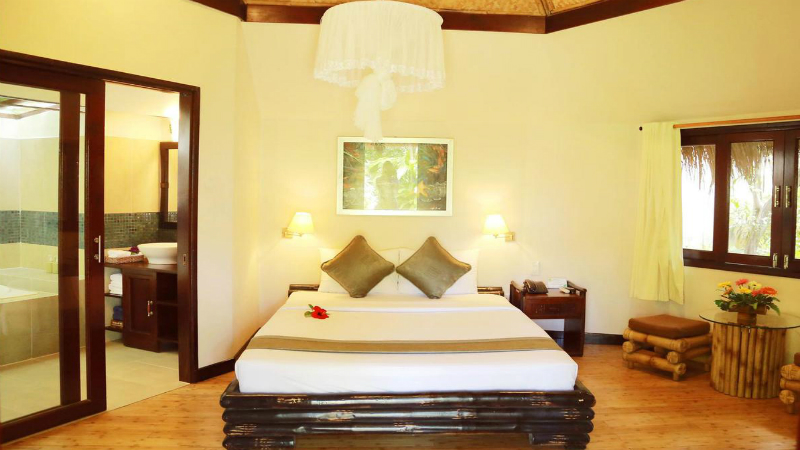 Phòng ngủ tại Bamboo Village Beach Resort 