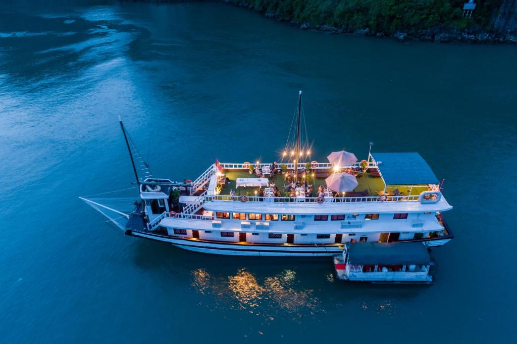 Swan Cruises Hạ Long